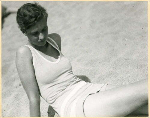 Annemarie Schwarzenbach am Strand, San Sebastian 1933