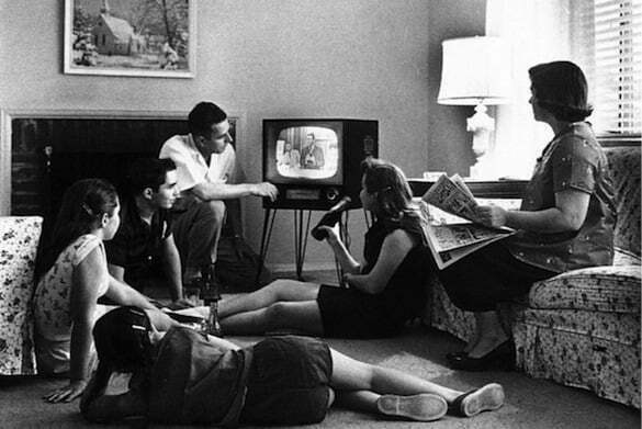 Retro-family-watching-TV